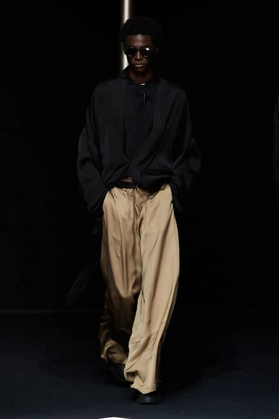 2024春夏时装周 | 意境美学的Emporio Armani 第15张 - 哥顿服装设计网