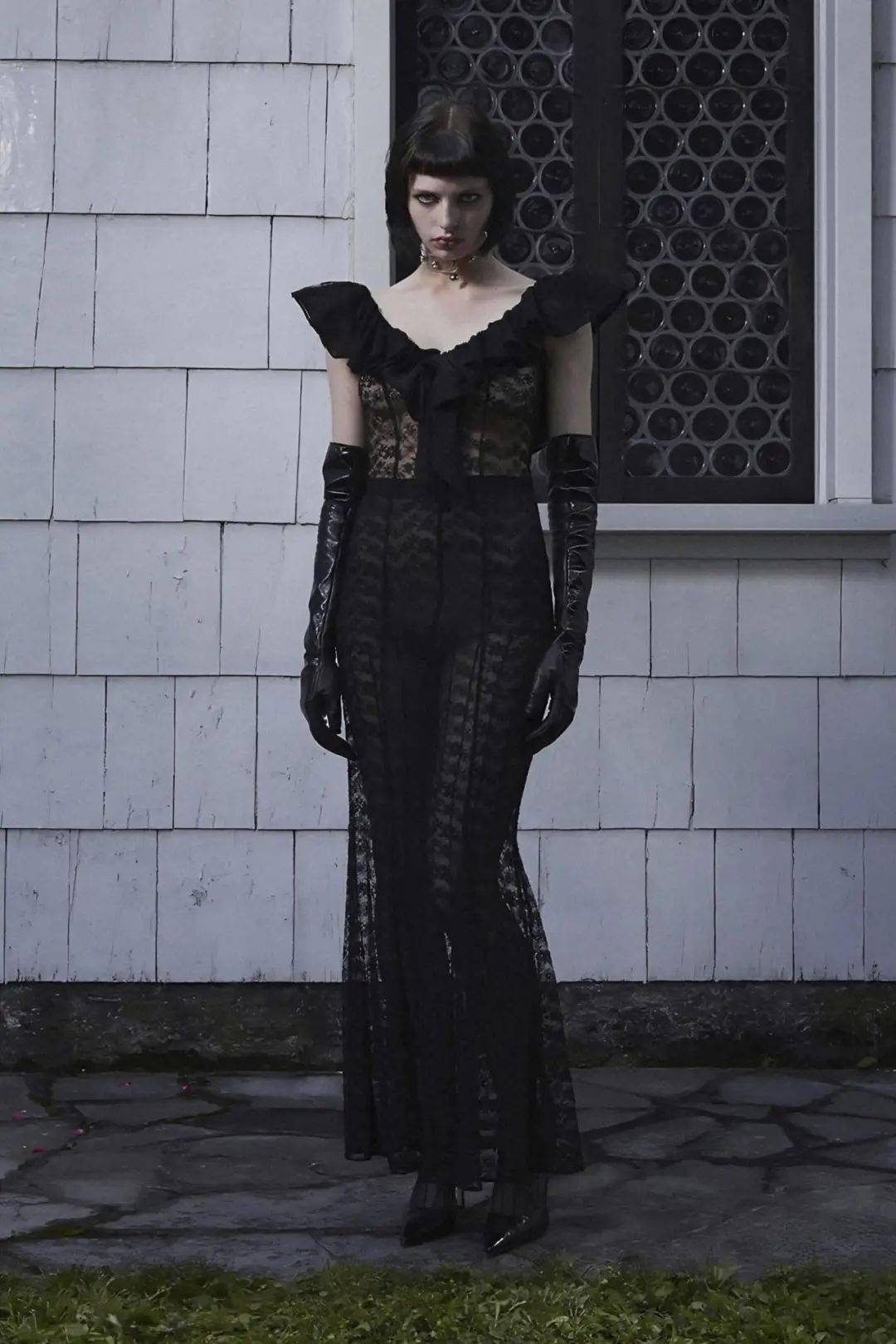 2024度假季女装流行分析:暗黑浪漫 第4张 - 哥顿服装设计网 2024度假季女装流行分析:暗黑浪漫 第4张 - 哥顿服装设计网