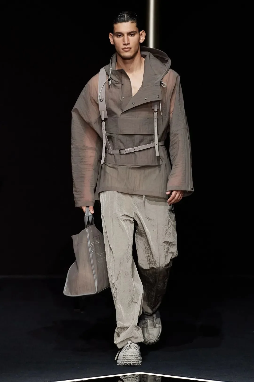 2024春夏时装周 | 意境美学的Emporio Armani 第22张 - 哥顿服装设计网