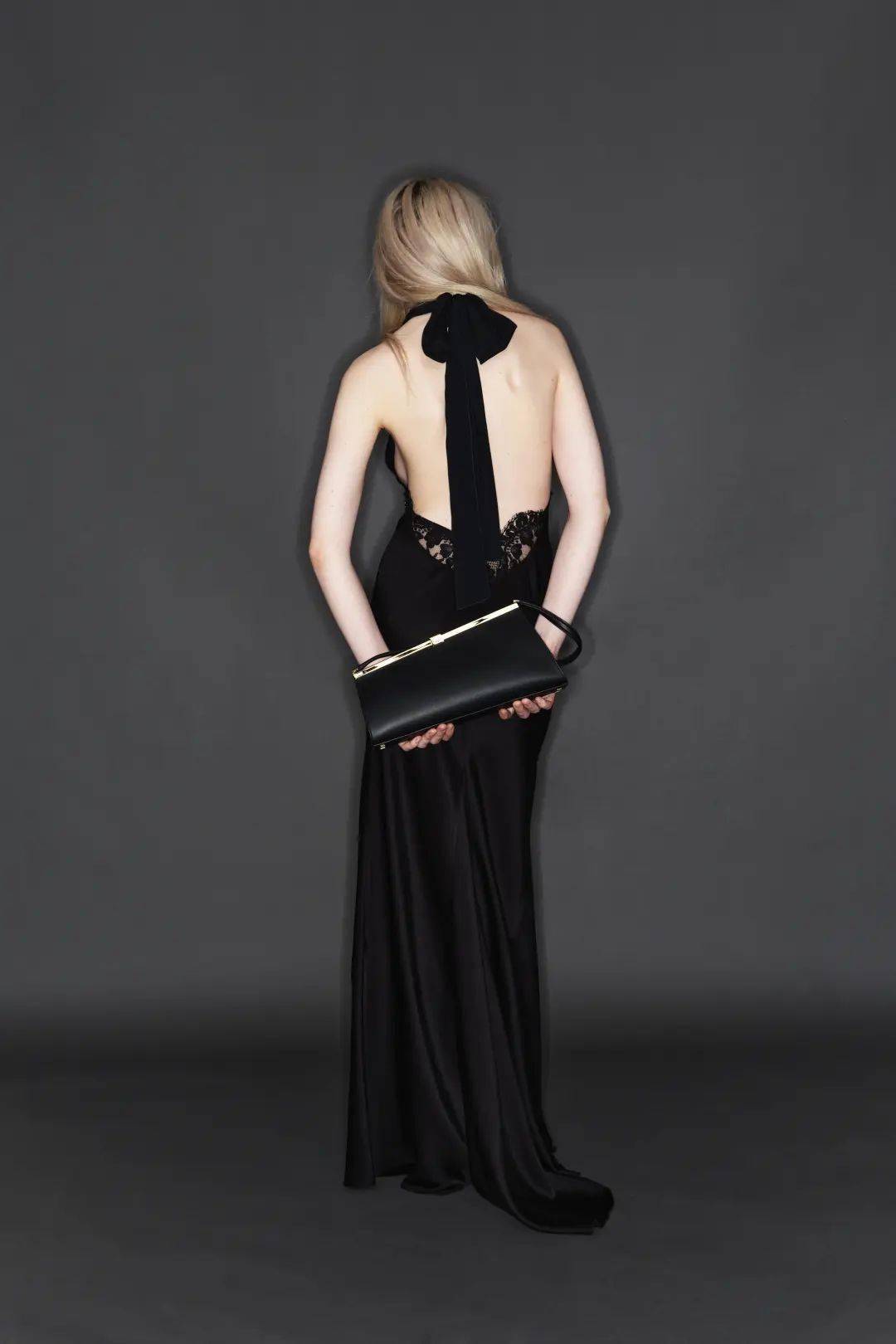 2024度假季女装流行分析:暗黑浪漫 第35张 - 哥顿服装设计网 2024度假季女装流行分析:暗黑浪漫 第35张 - 哥顿服装设计网