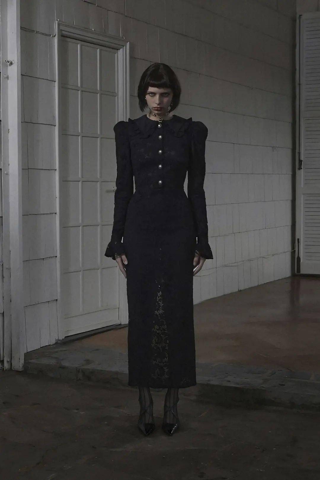 2024度假季女装流行分析:暗黑浪漫 第12张 - 哥顿服装设计网 2024度假季女装流行分析:暗黑浪漫 第12张 - 哥顿服装设计网