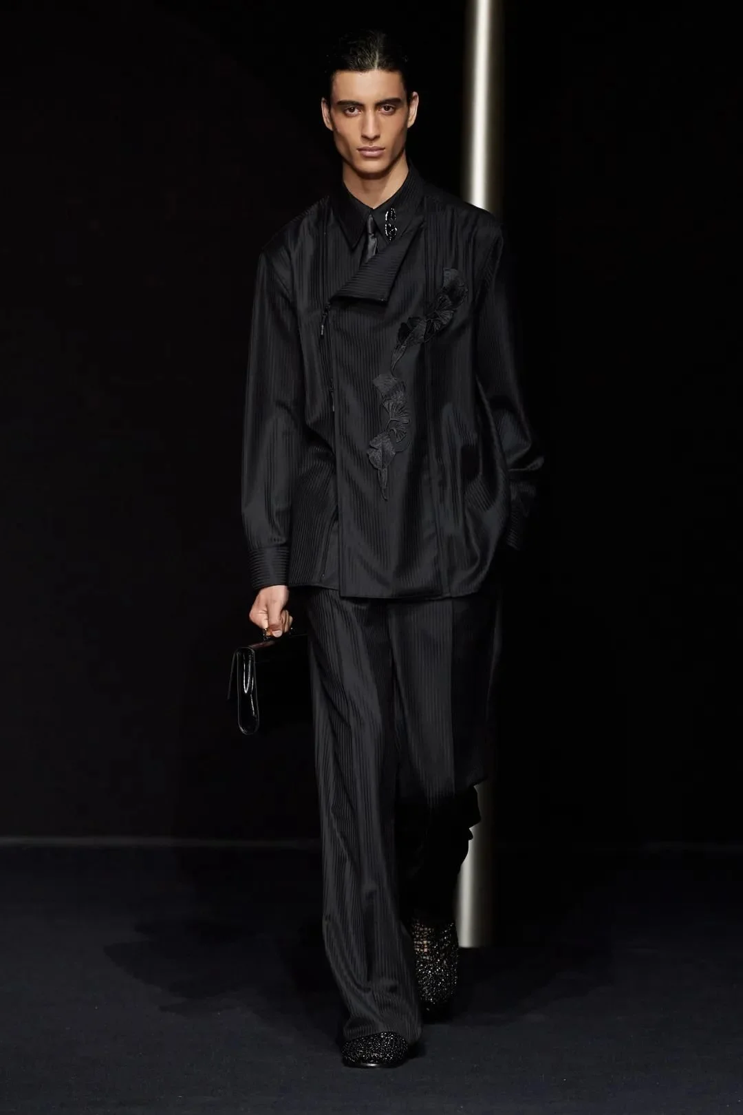 2024春夏时装周 | 意境美学的Emporio Armani 第8张 - 哥顿服装设计网
