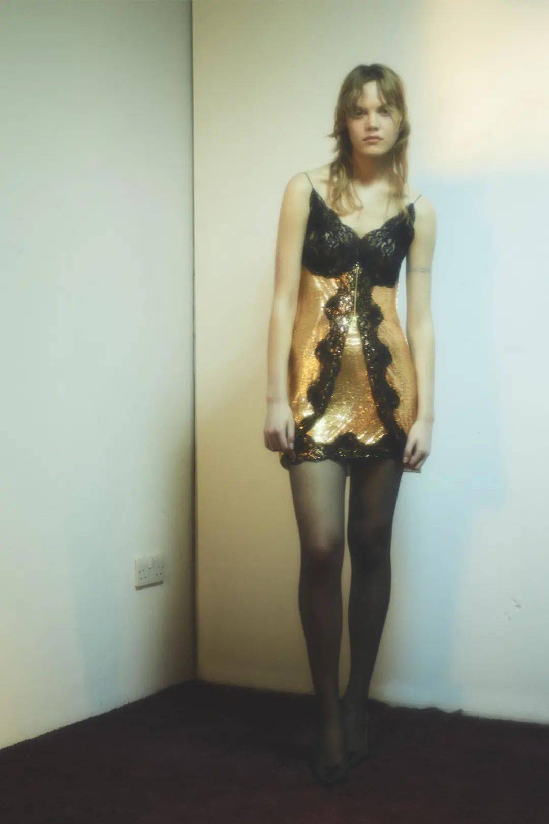 2024度假季女装流行分析:暗黑浪漫 第27张 - 哥顿服装设计网 2024度假季女装流行分析:暗黑浪漫 第27张 - 哥顿服装设计网