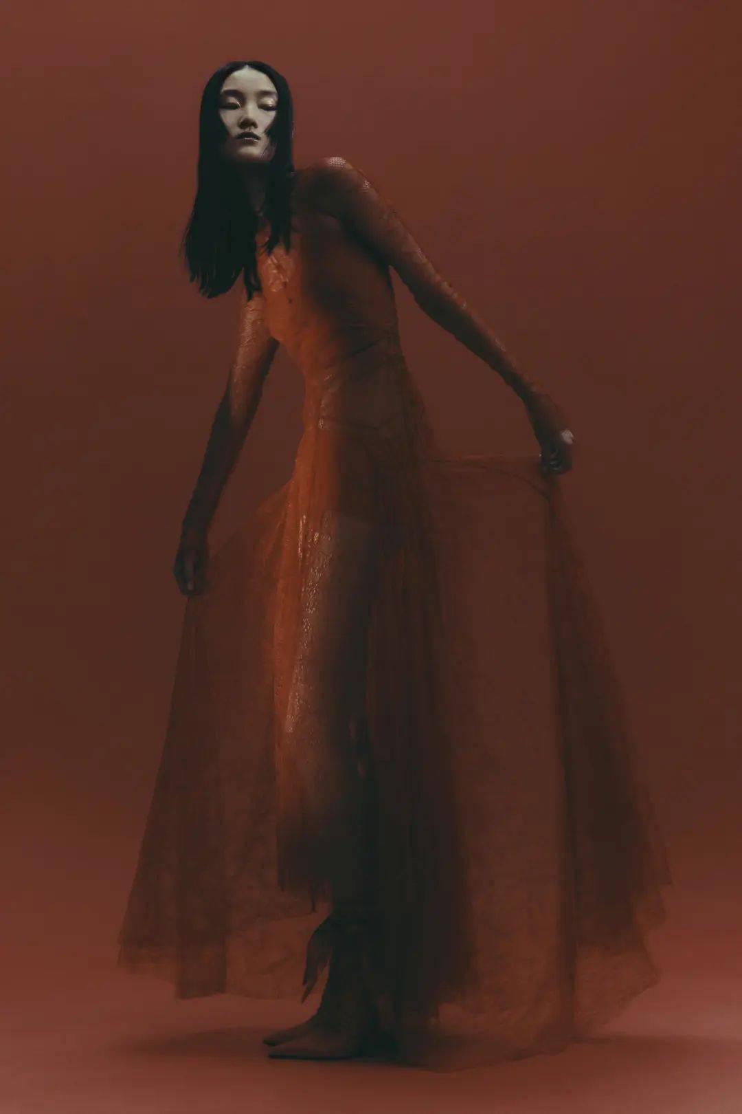 2024度假季女装流行分析:暗黑浪漫 第8张 - 哥顿服装设计网 2024度假季女装流行分析:暗黑浪漫 第8张 - 哥顿服装设计网