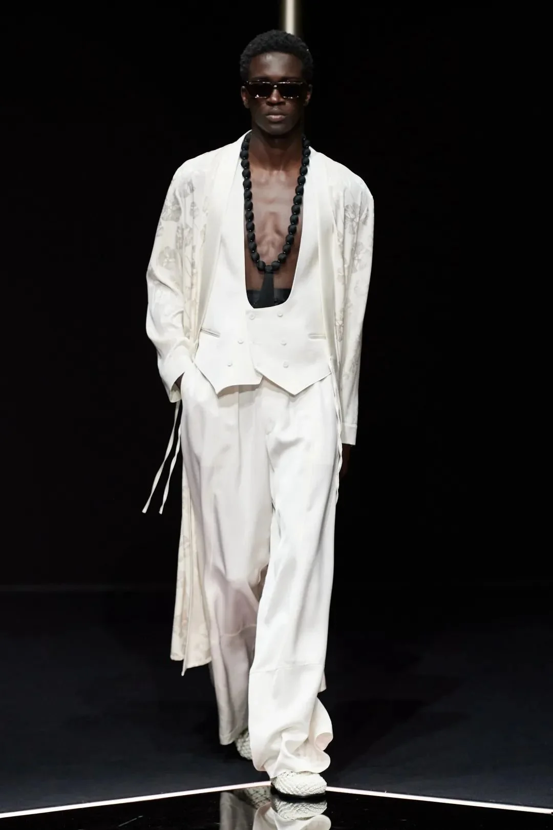 2024春夏时装周 | 意境美学的Emporio Armani 第25张 - 哥顿服装设计网