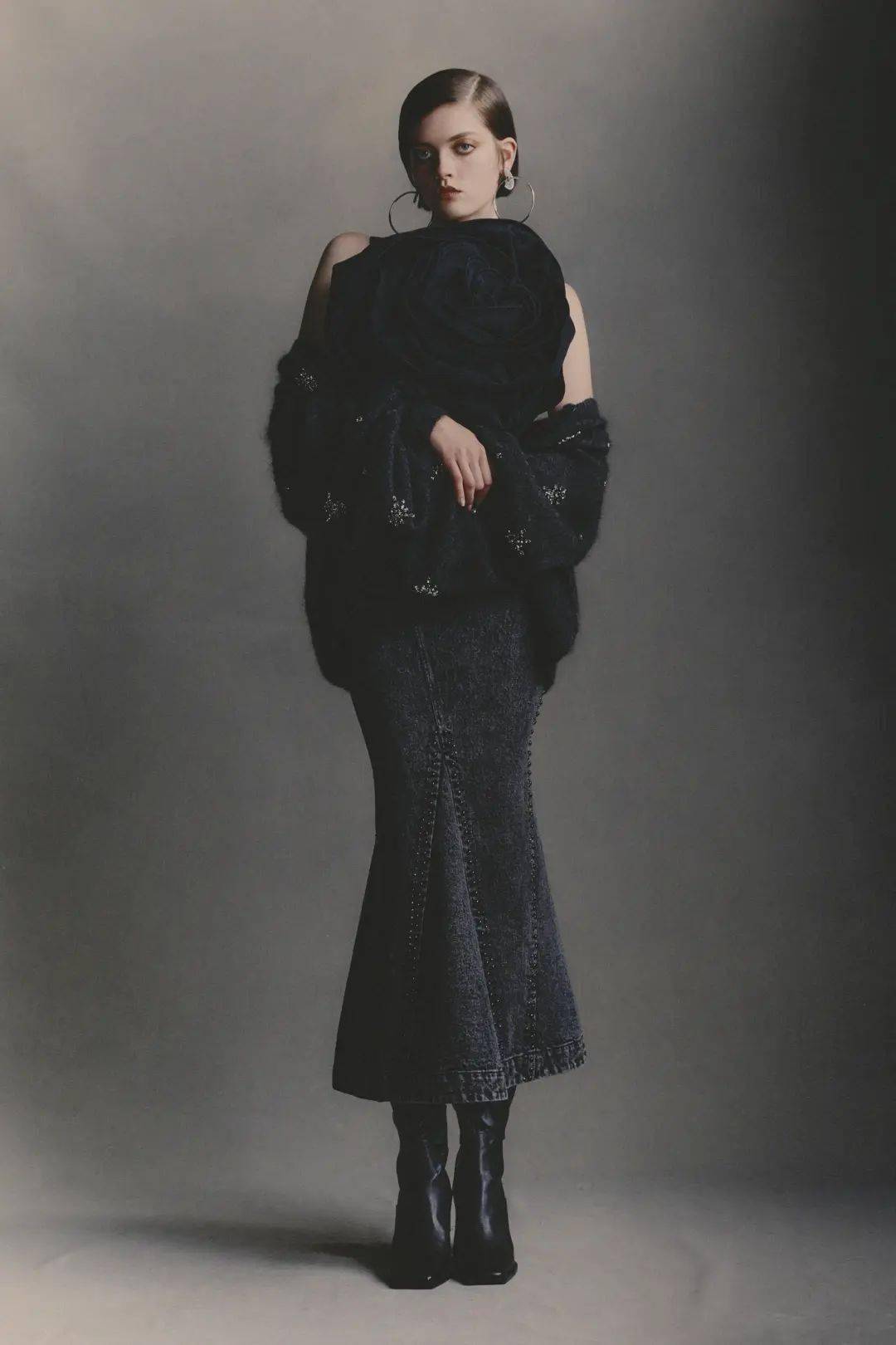 2024度假季女装流行分析:暗黑浪漫 第2张 - 哥顿服装设计网 2024度假季女装流行分析:暗黑浪漫 第2张 - 哥顿服装设计网