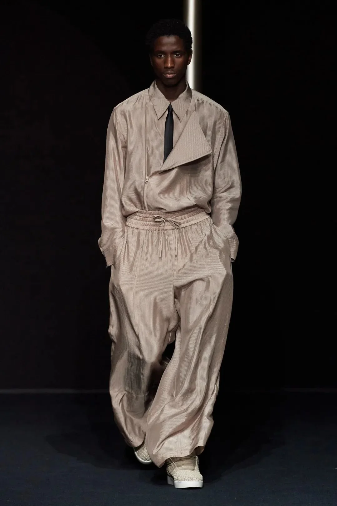 2024春夏时装周 | 意境美学的Emporio Armani 第12张 - 哥顿服装设计网