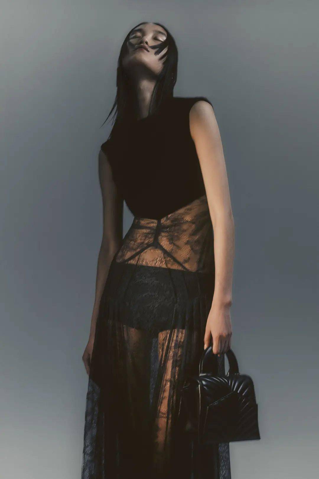 2024度假季女装流行分析:暗黑浪漫 第9张 - 哥顿服装设计网 2024度假季女装流行分析:暗黑浪漫 第9张 - 哥顿服装设计网