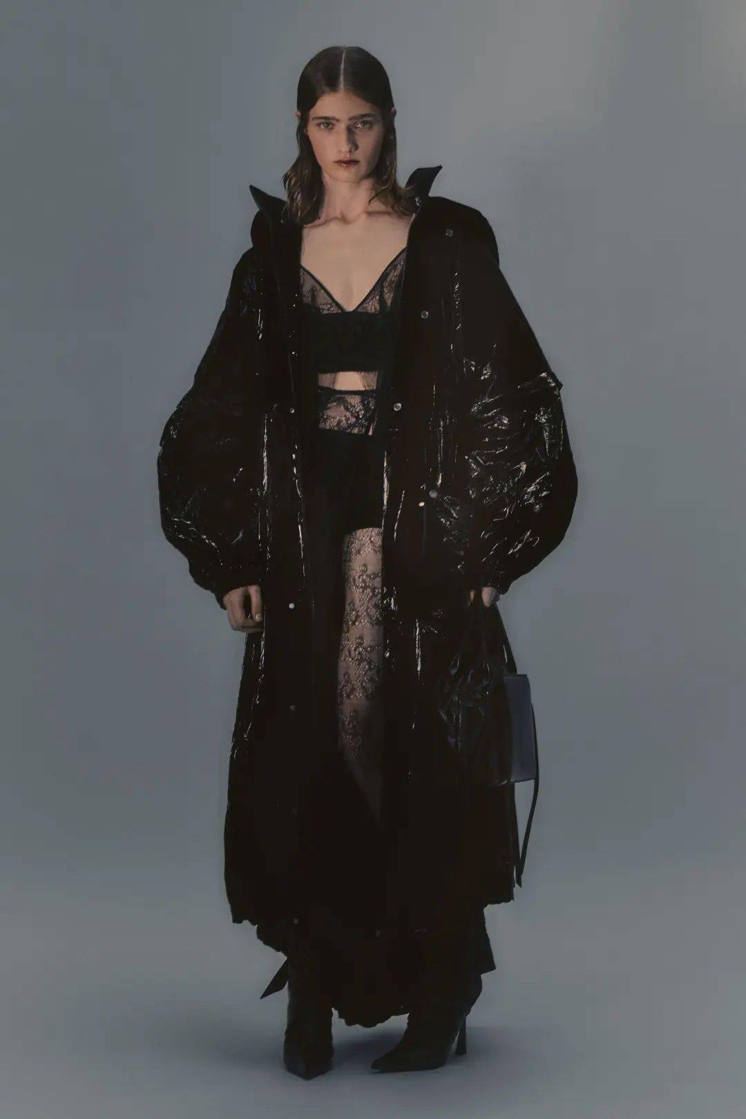 2024度假季女装流行分析:暗黑浪漫 第7张 - 哥顿服装设计网 2024度假季女装流行分析:暗黑浪漫 第7张 - 哥顿服装设计网