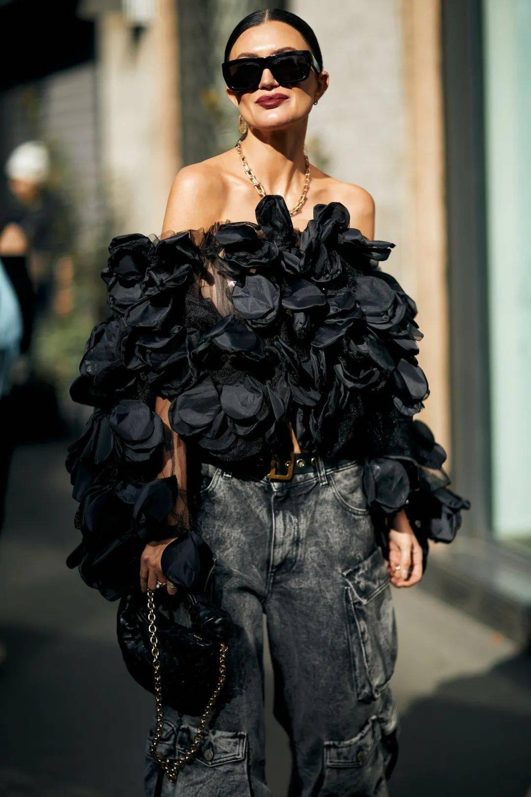 2024度假季女装流行分析:暗黑浪漫 第14张 - 哥顿服装设计网 2024度假季女装流行分析:暗黑浪漫 第14张 - 哥顿服装设计网